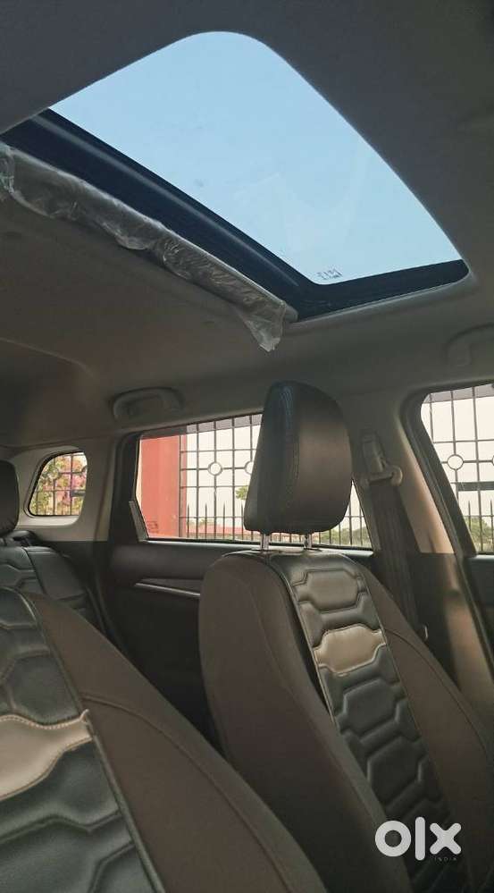 Maruti Suzuki Brezza 1.5 Zxi Smart Hybrid Dual Tone, 2025, Petrol