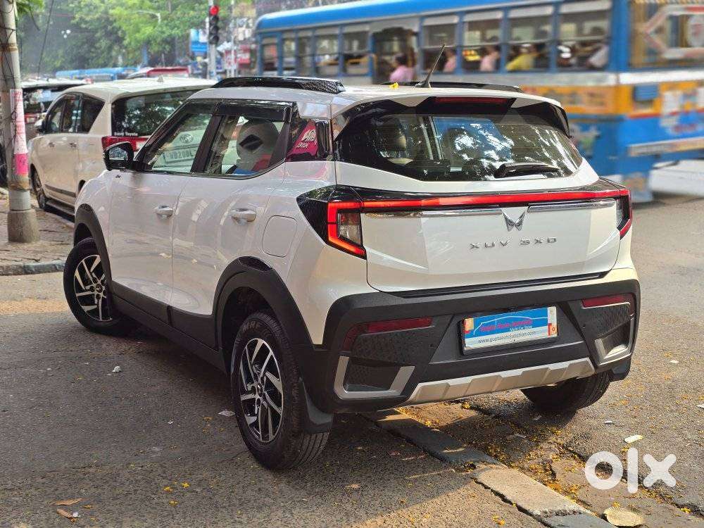 Mahindra Xuv 3xo Ax5 Pm Mt, 2025, Petrol