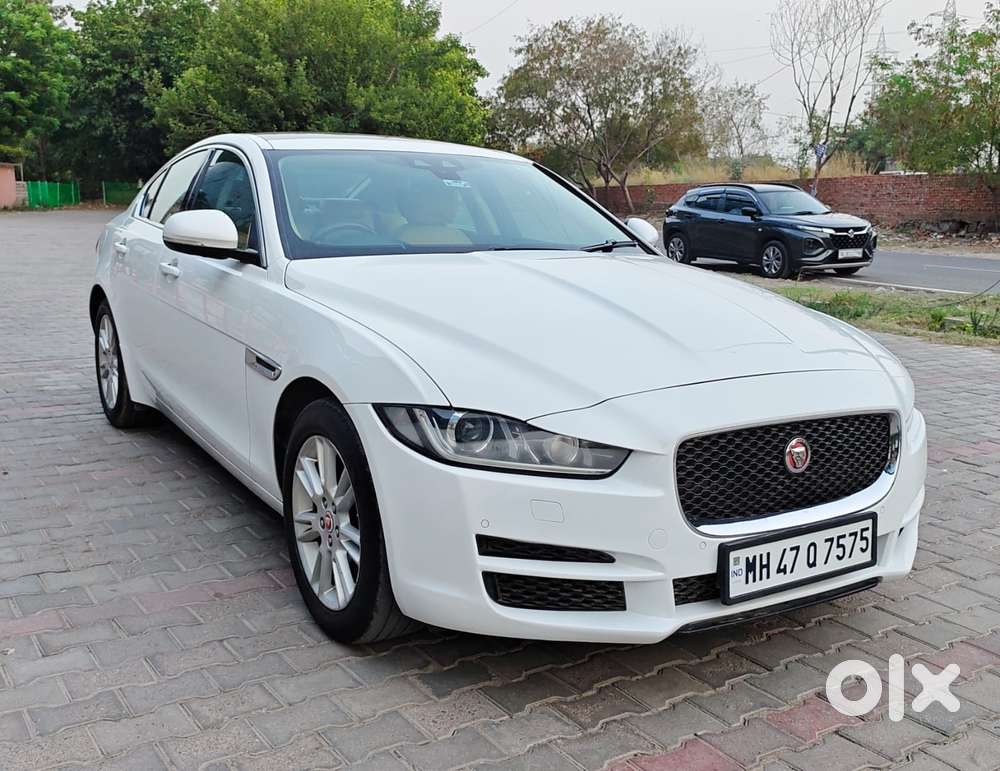 Jaguar Xe Portfolio, 2016, Petrol