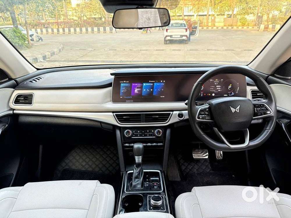 Mahindra Xuv700 2.0 Ax 7 Petrol At Luxury Pack Str, 2023, Petrol