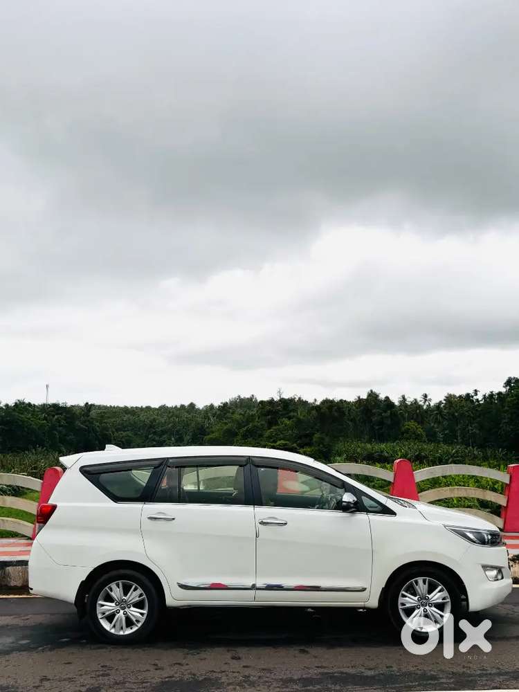 Toyota Innova Crysta 2.8z Pearl White 2019