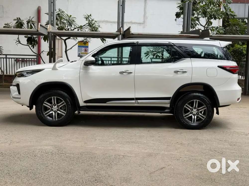 Toyota Fortuner Petrol At 2024