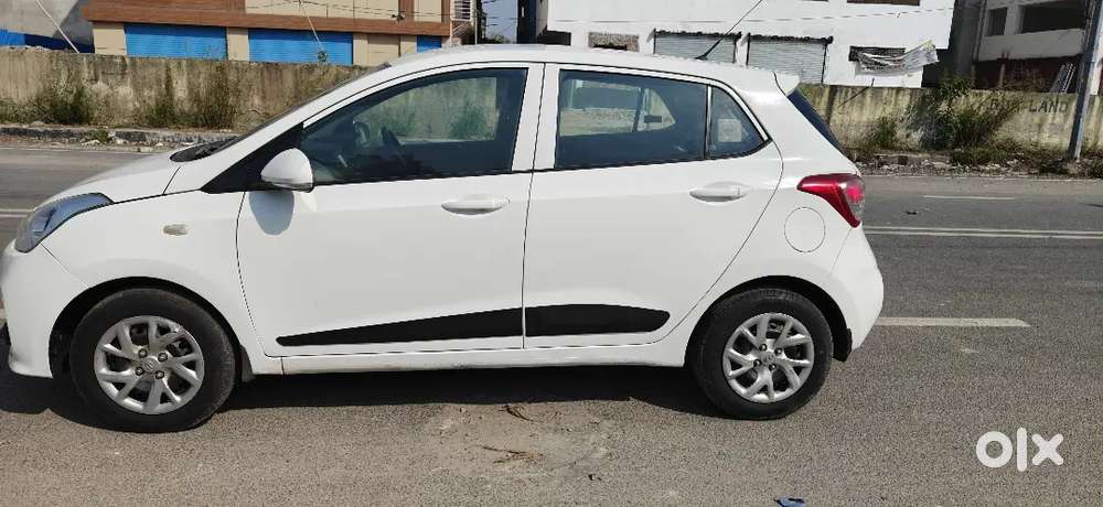 Hyundai Grand I10
Sports 1.2
1st Owner 
Petrol
2017(nov Month)