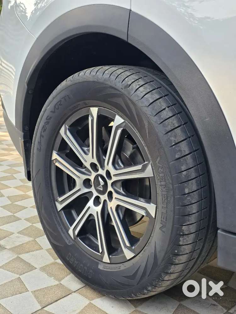 Mahindra Xuv700 2024 Diesel Well Maintained