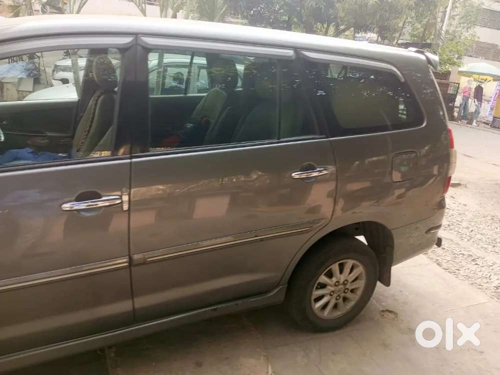 Innova 2012 Model Showroom Record