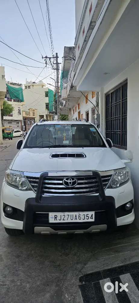 Toyota Fortuner 2014 Diesel 300000 Km Driven