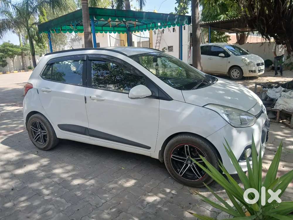 Grand I10 With Fully Loaded Car