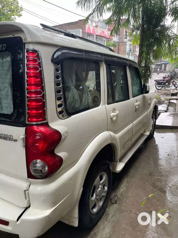 Car Bahot Acchi Condition Me 5saal Renewal Hai Car