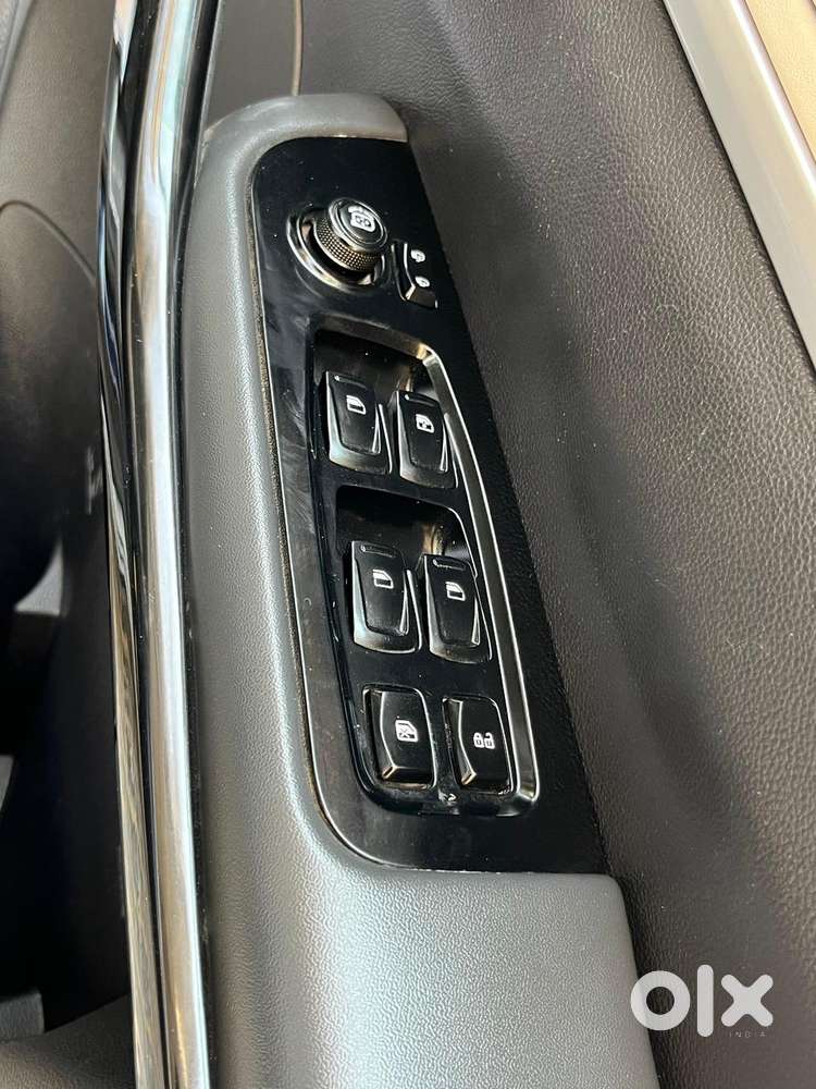 Mahindra Xuv700 2.0 Ax 7 Petrol At Luxury Pack Str, 2022, Petrol