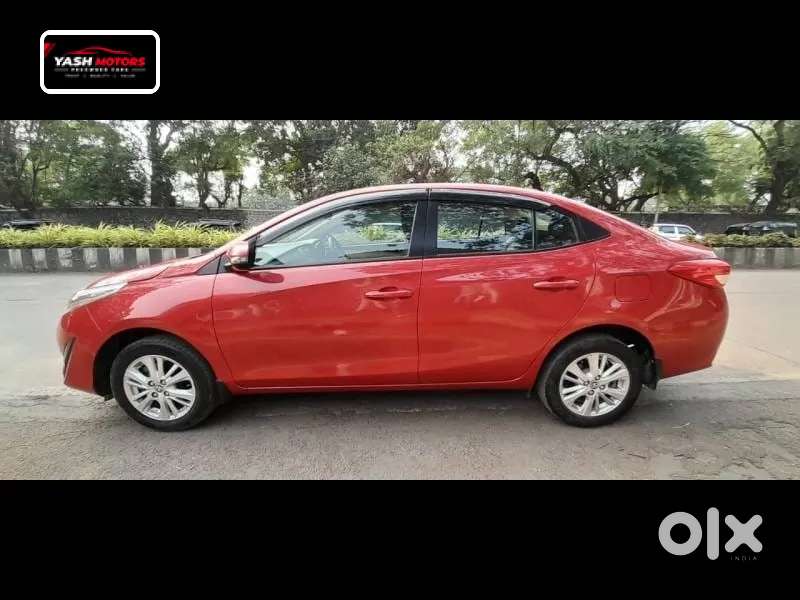Toyota Yaris V Cvt, 2018, Petrol