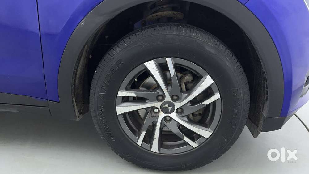 Mahindra Xuv700 2.0 Ax 5 Petrol Mt 7 Str, 2021, Petrol