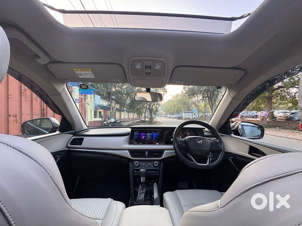 Mahindra Xuv700 2.0 Ax 5 Petrol At Str, 2022, Petrol