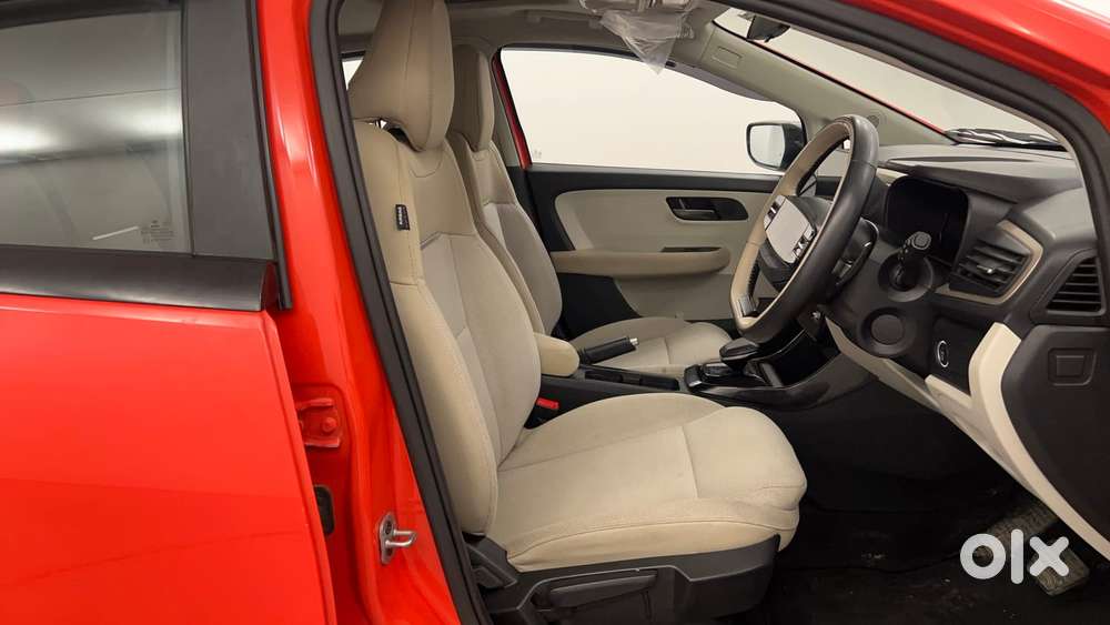 Tata Altroz 1.2 Xza Petrol Dct, 2025, Petrol