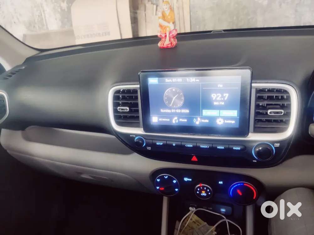 Hyundai Venue 2022 Petrol 8000 Km Driven