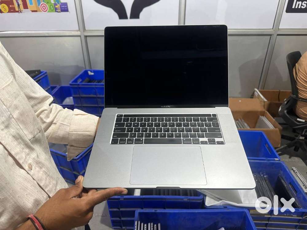 Second Hand Laptop MacBook Pro A2141 i9 2020 64GB /512GB SSD Adp.