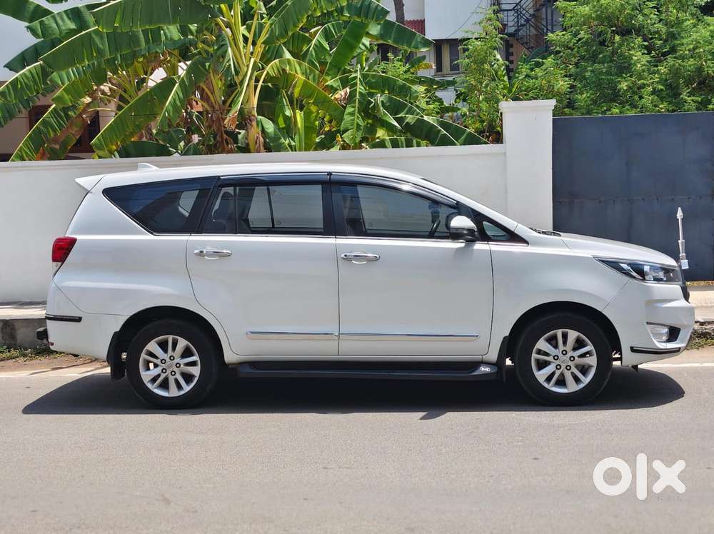 Toyota Innova Crysta 2.4 G Mt, 2023, Diesel