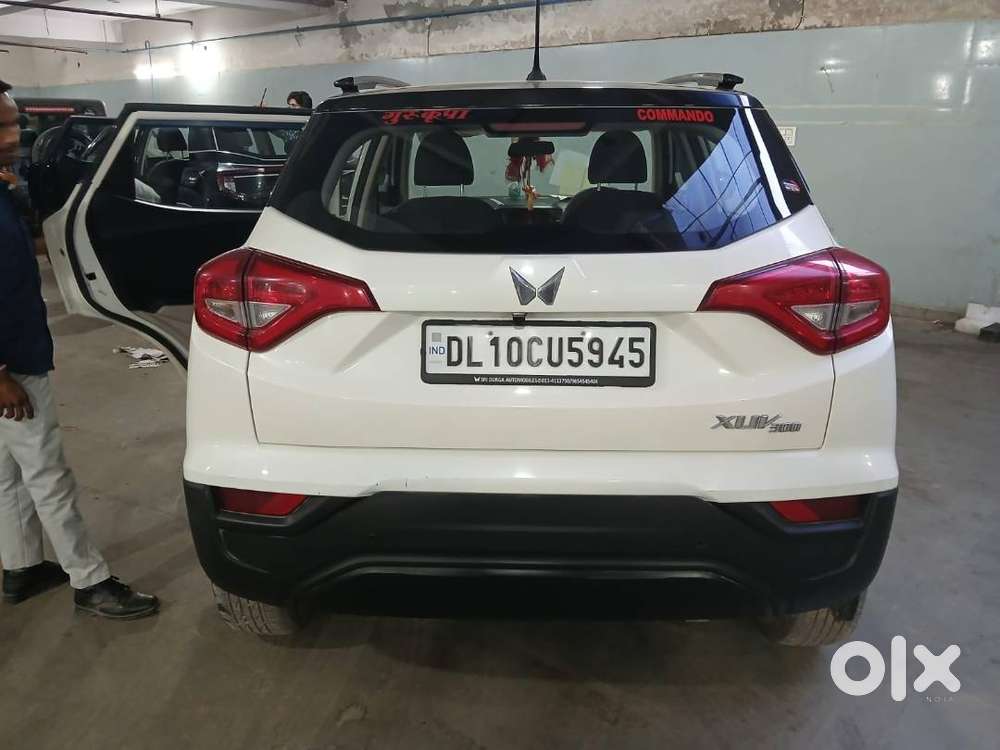 Sunroof। महिंद्रा W 6 300 With Sunroof
