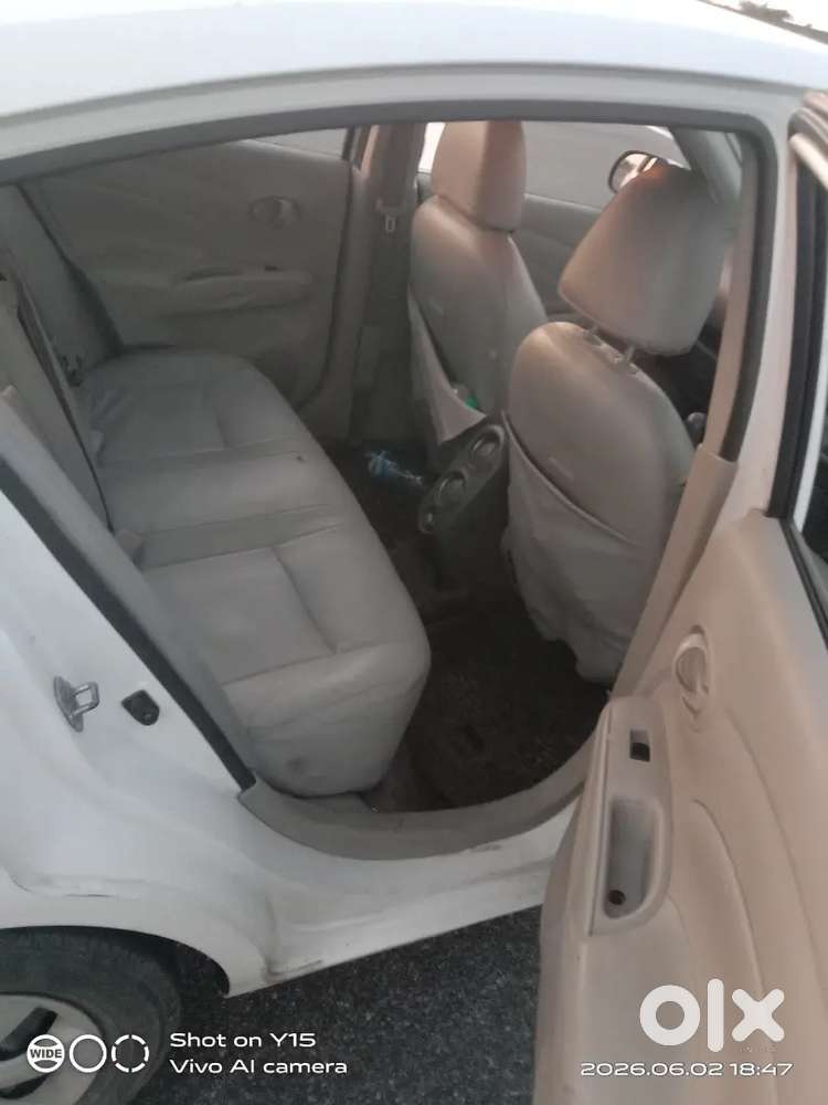Nissan Sunny 2012