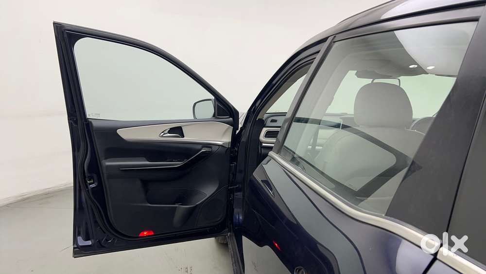 Mahindra Xuv700 2.0 Ax 7 Petrol At Luxury Pack Str, 2021, Petrol