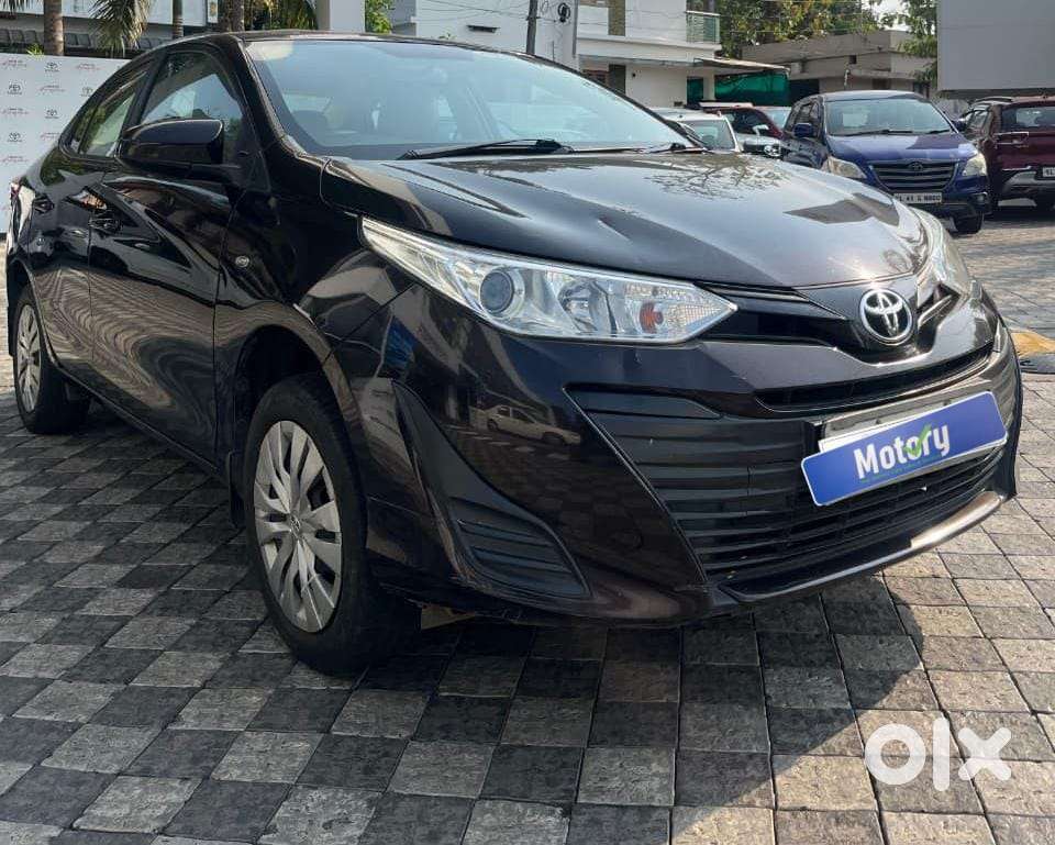 Toyota Yaris J Cvt, 2019, Petrol