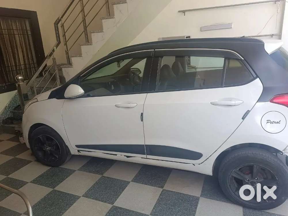 Hyundai I10 Sportz 2016 Variant Good Condition