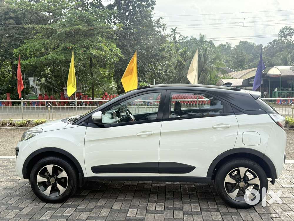 Tata Nexon 1.2 Revotron Xza Plus Dualtone, 2019, Petrol