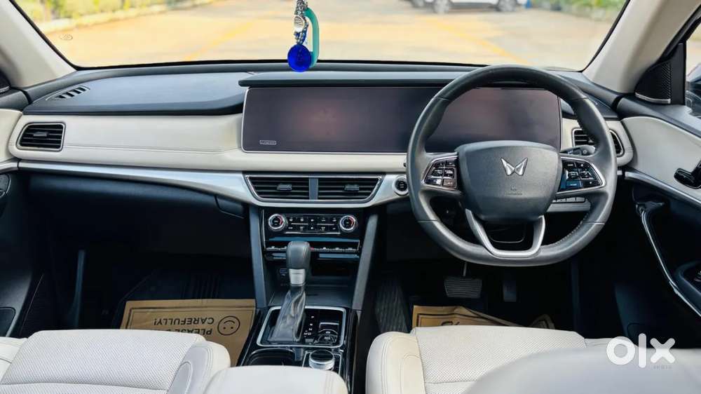 Mahindra Xuv700 2.2 Ax 7 Diesel At Luxury Pack Str, 2025, Diesel