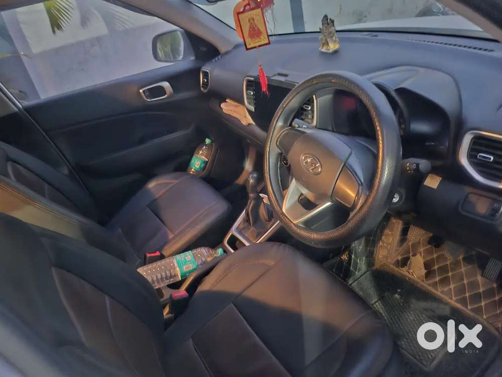 Hyundai Venue 2021 Petrol 27000 Km Driven