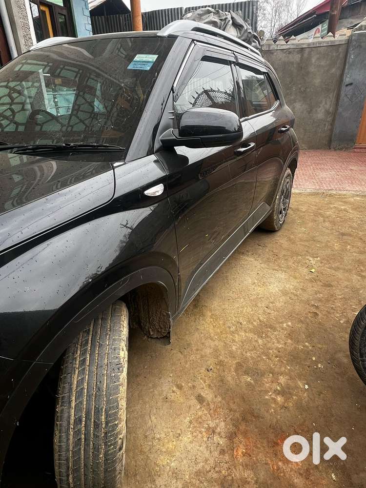 Hyundai Venue 2023 Petrol Well Maintained