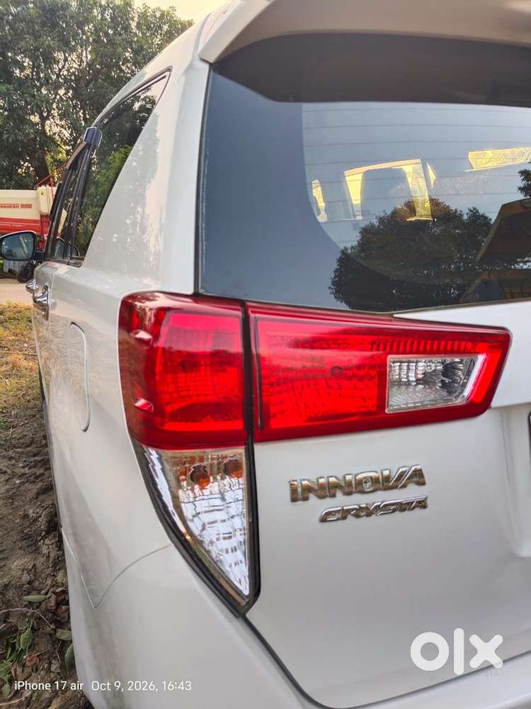 Toyota Innova Crysta (v) 2019