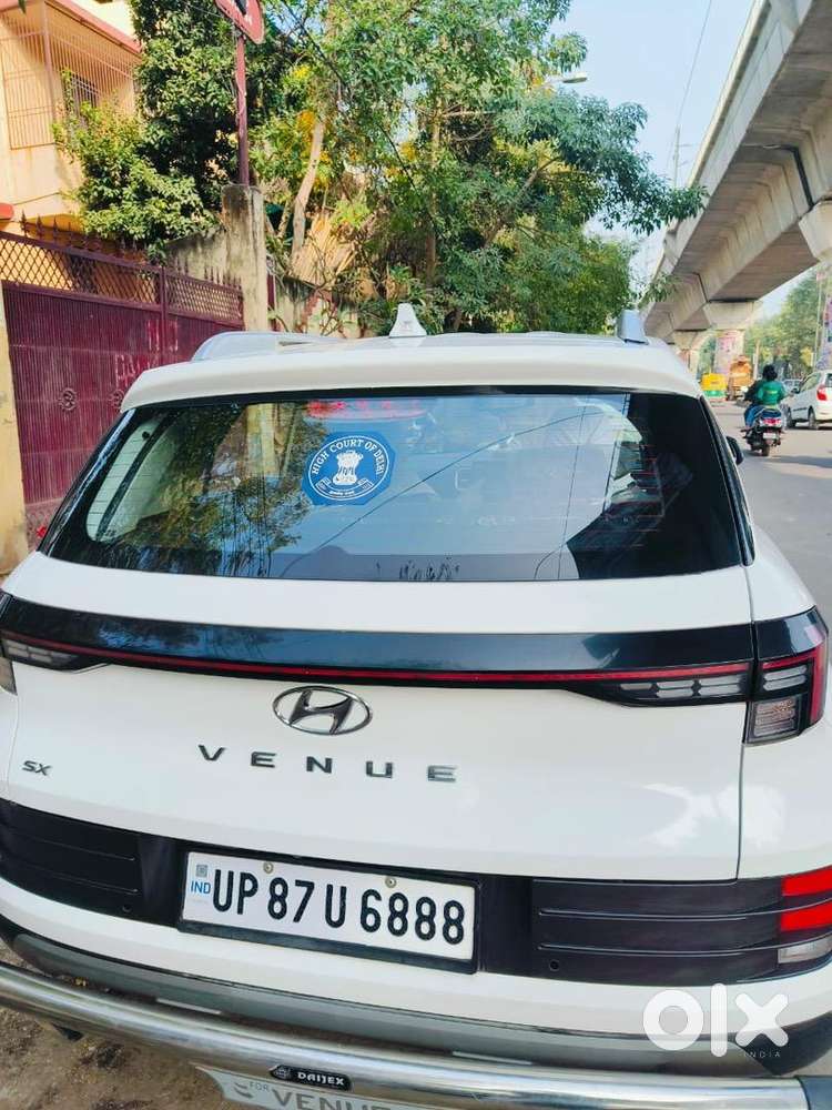 Hyundai Venue 2023 Petrol Well Maintained