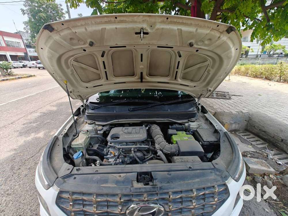 Hyundai Venue 2020 Petrol Well Maintained