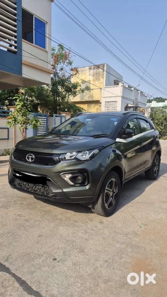 Tata Nexon Petrol + Automatic + Sunroof - Well Maintained&less Driven