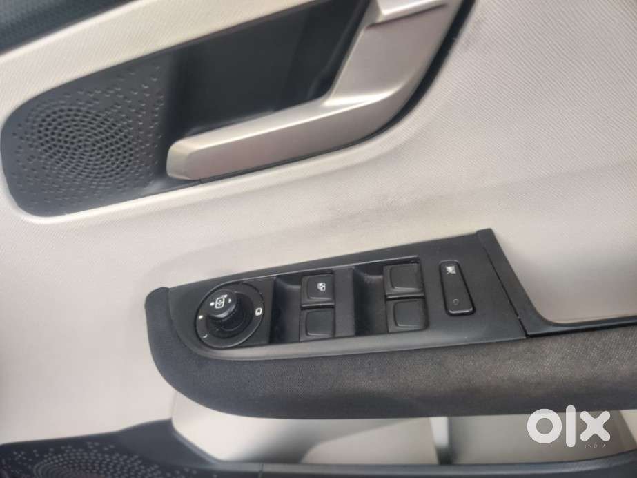 Tata Altroz Xz Plus (o) (s) Icng, 2023, Petrol