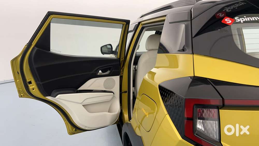 Mahindra Xuv 3xo Ax7l 1.2 Petrol At (pg), 2024, Petrol