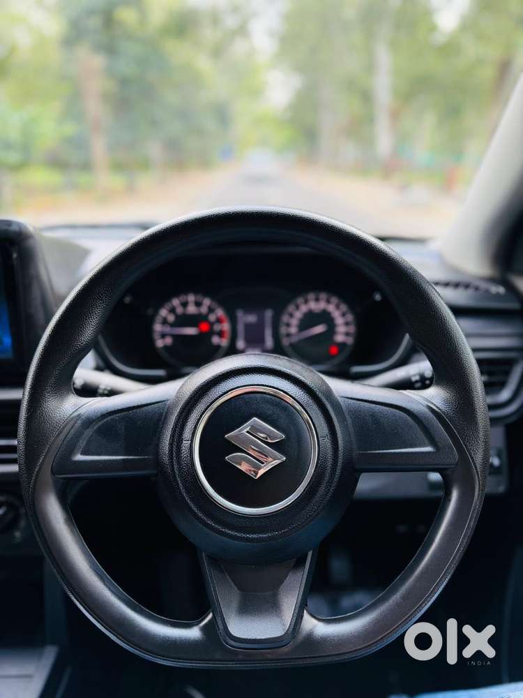 Maruti Suzuki Brezza 1.5 Lxi Smart Hybrid, 2025, Petrol