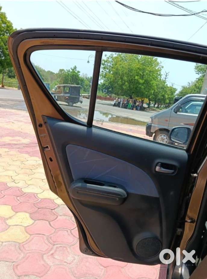 Maruti Suzuki Ritz Vxi, 2011, Petrol