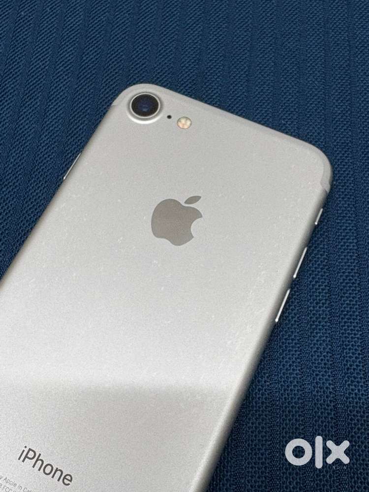 iPhone 7 Silver 32 GB docomo