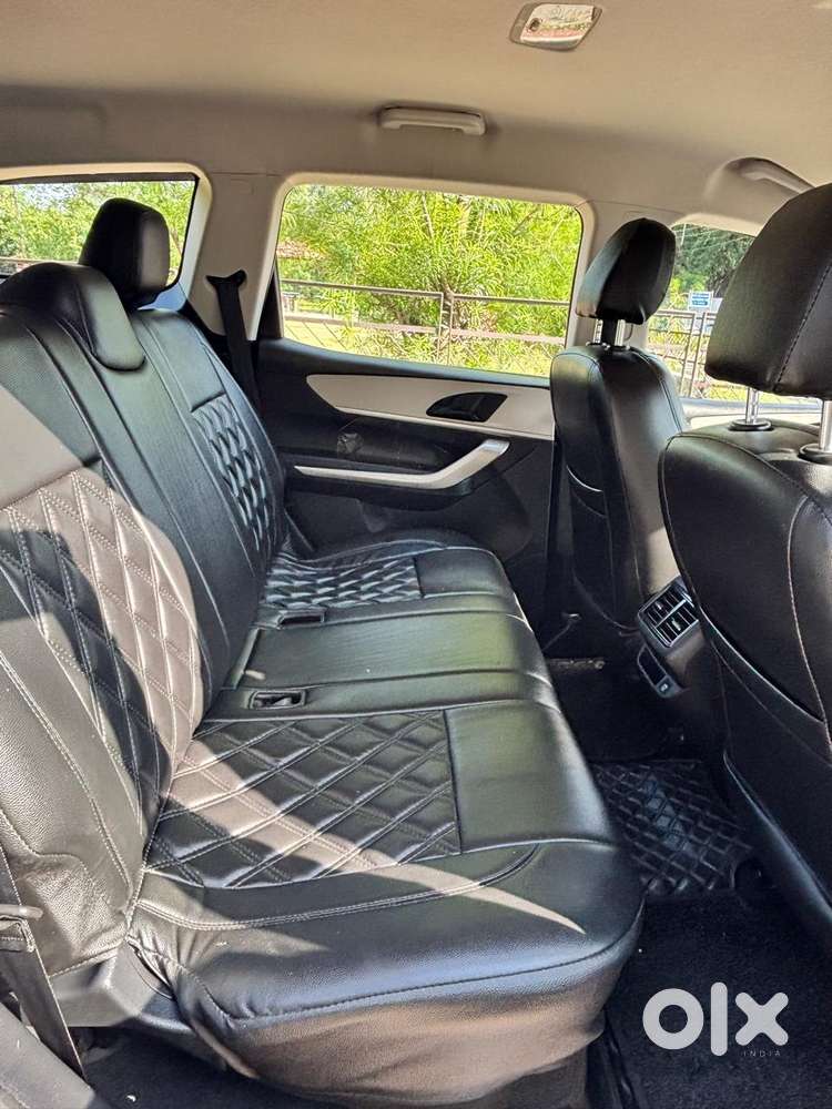 Mahindra Xuv700 2.0 Ax 5 Petrol Mt Str, 2022, Petrol