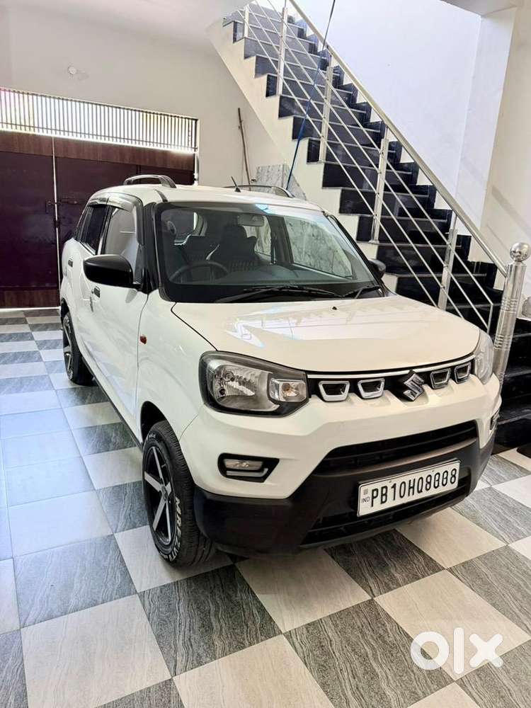 Tastefully Modified Maruti S-presso  Upgraded Alloys & Android Screen