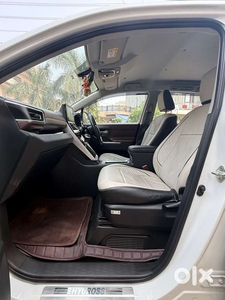 Toyota Innova Hycross 2.0 Vx Hybrid 7 Str, 2024, Petrol