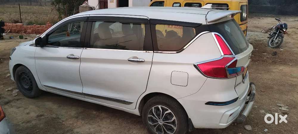 पैसे का अर्जेंट है इसके लिए बेच रहे हैं