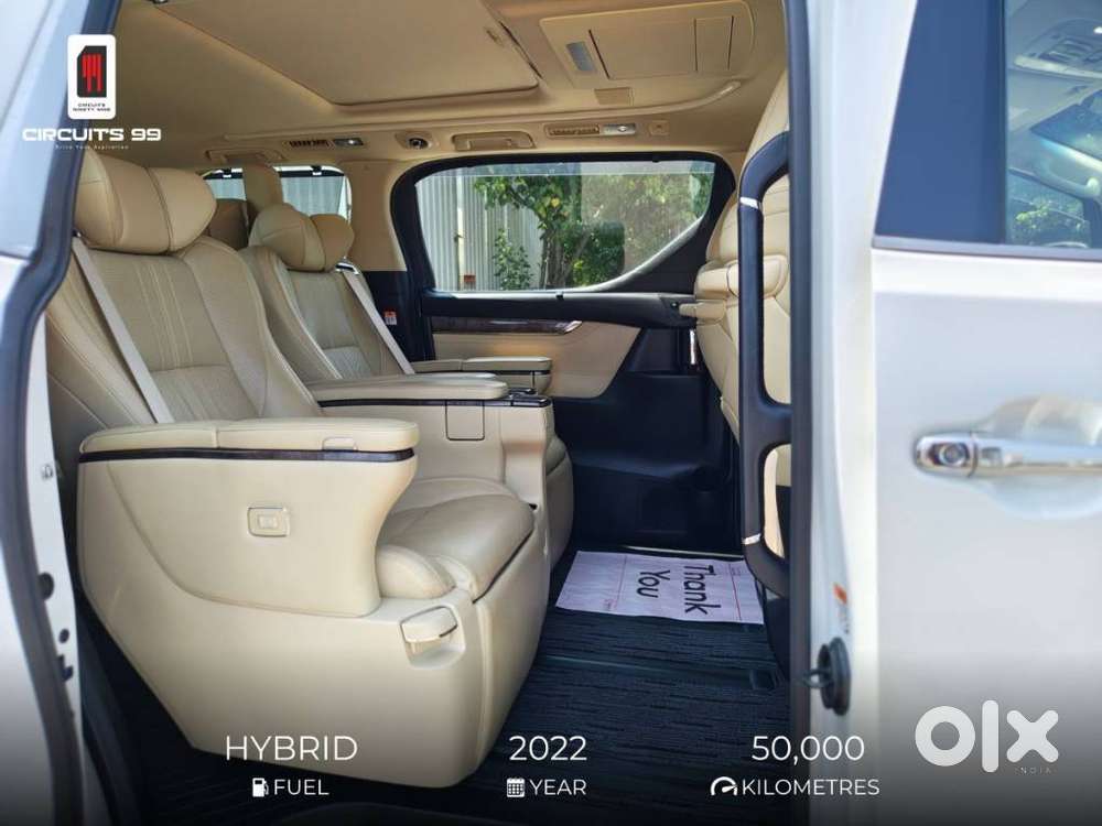 Toyota Vellfire 2.5 Executive Lounge, 2022, Cng & Hybrids