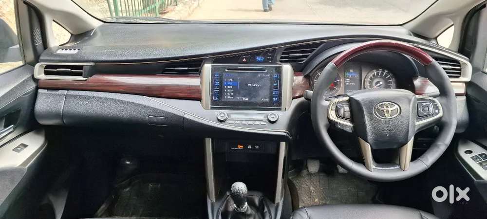 Toyota Innova Crysta 2.4v 2016