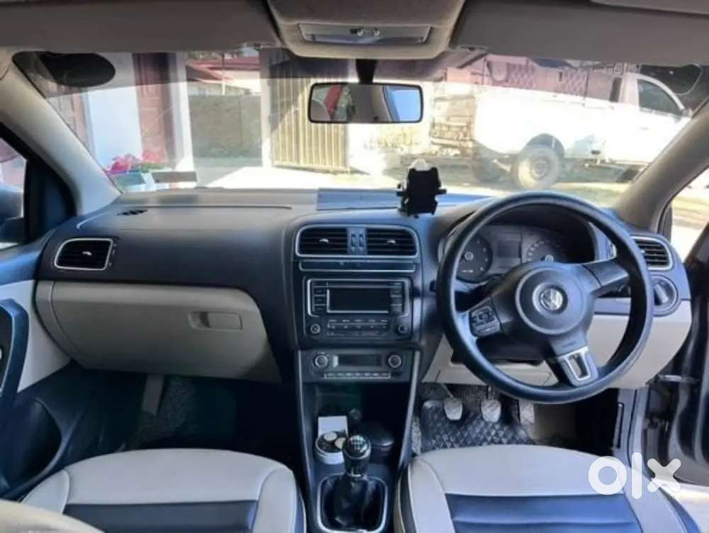 Volkswagen Polo 1.2 Highline Petrol 2013  95000 Km Driven