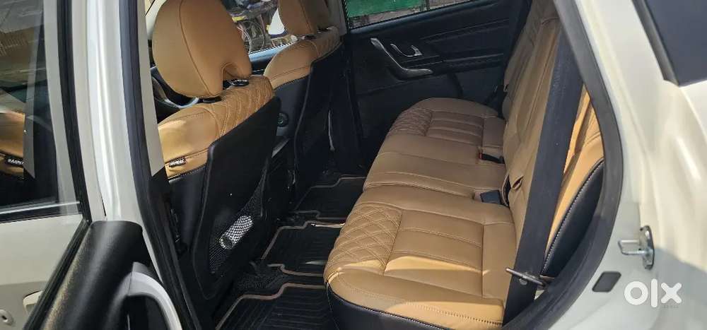 Mahindra Xuv500 2019.  W. 11 Optional Top