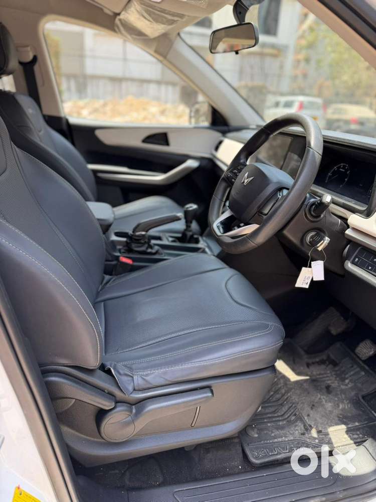 Mahindra Xuv700 2.0 Ax 5 Petrol Mt 7 Str, 2022, Petrol