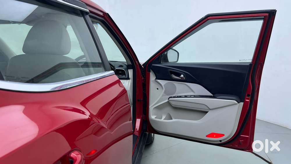 Mahindra Xuv300 W8 Amt Diesel, 2021, Diesel