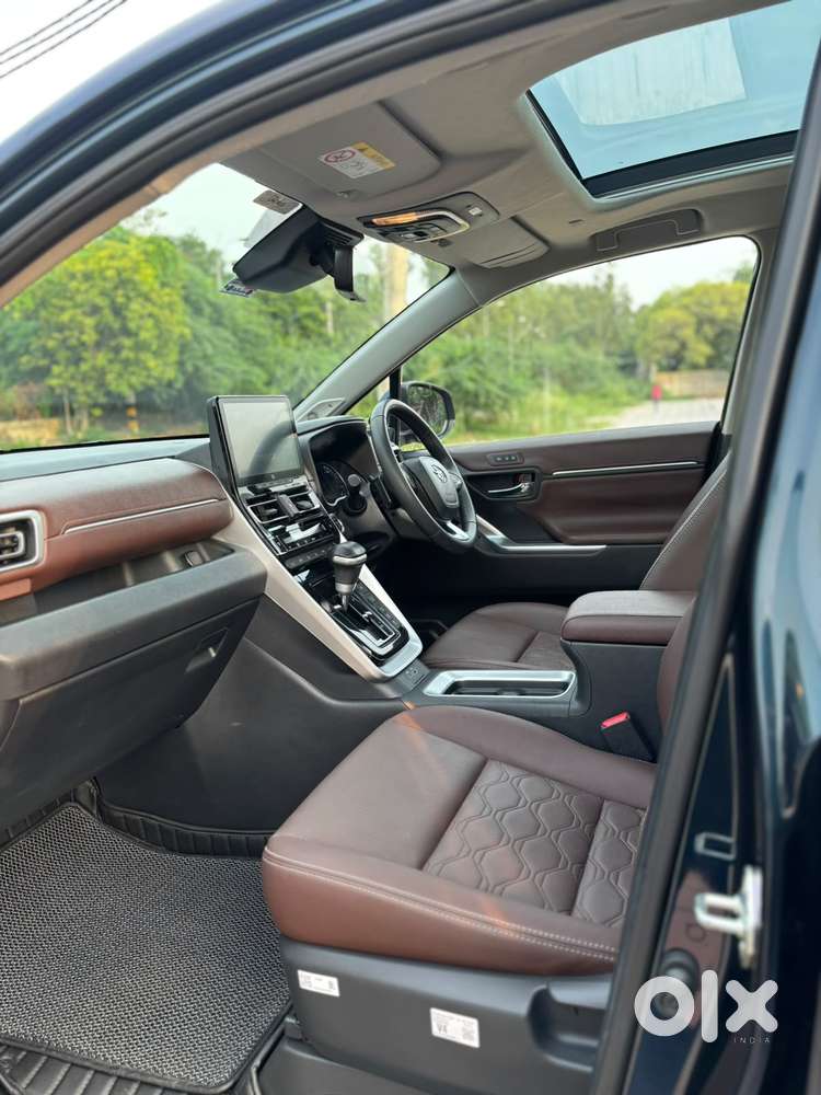 Toyota Innova Hycross 2.0 Zx (o) Hybrid 7 Str, 2025, Petrol