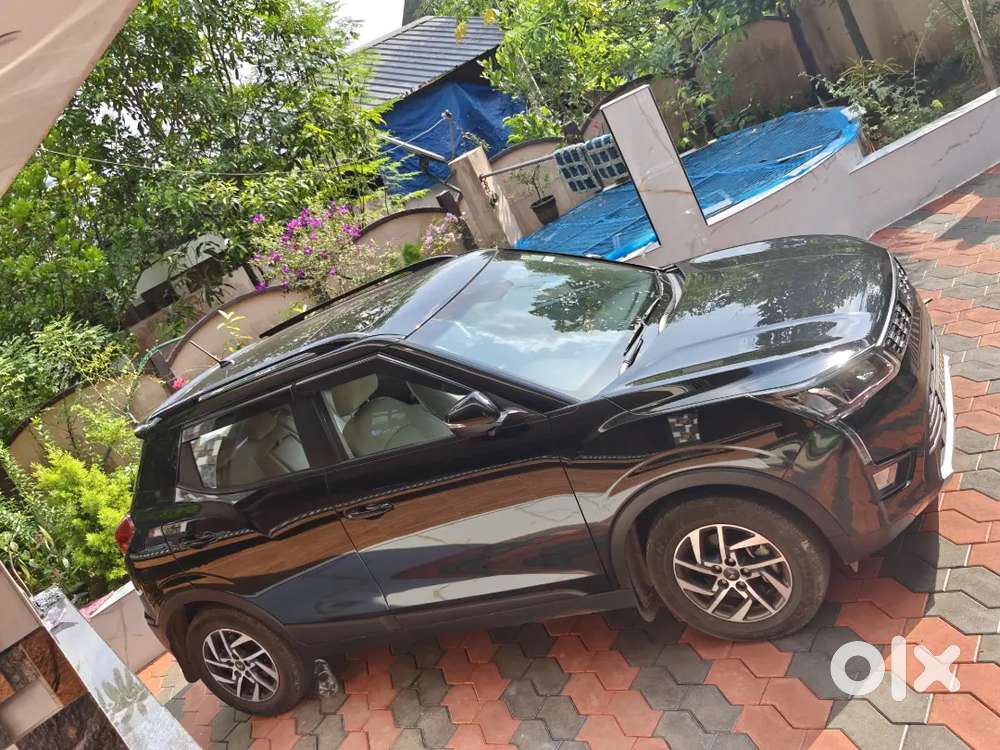 2023 Mahindra Xuv300 W8(o) Petrol  20k Km  5-year Warranty